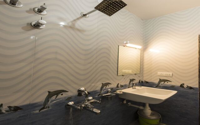OYO 11414 Hotel Silver Suites