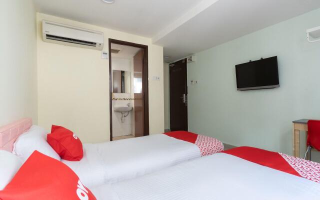 OYO 89717 Budget Star Hotel