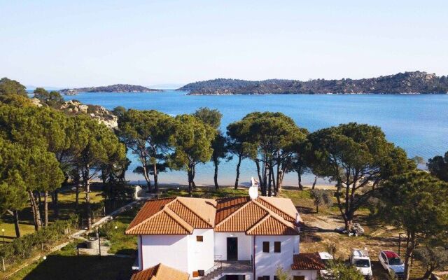 Filyra Private Beach Villa
