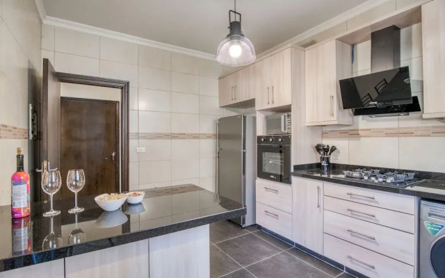 Vinyl 3-Bedroom Apartment in Zouk Mikael