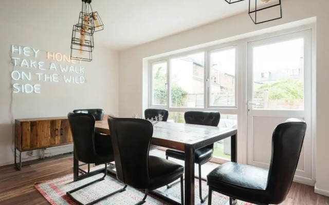 The Jericho Terrace House - 2BD + Parking