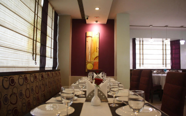 OYO Premium Deccan Apte Road