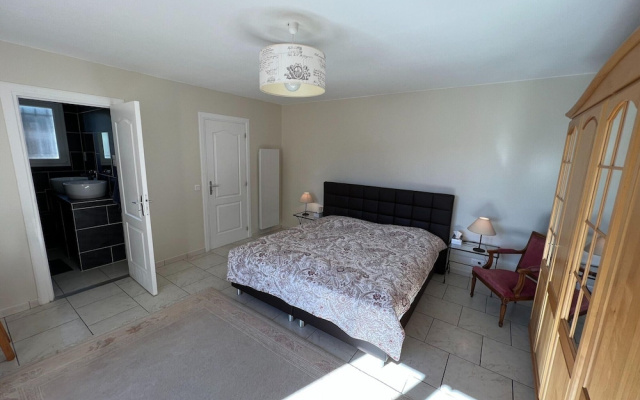Beautiful Villa Near Village des Vans