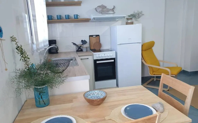 Beachside Retreat - Sleeps 4, Terrace & Views