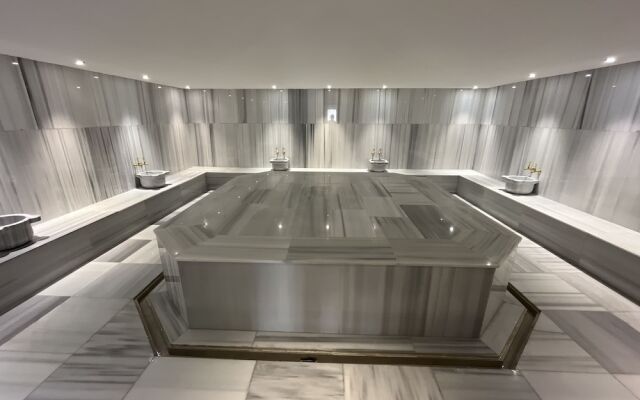 Lures Hotel
