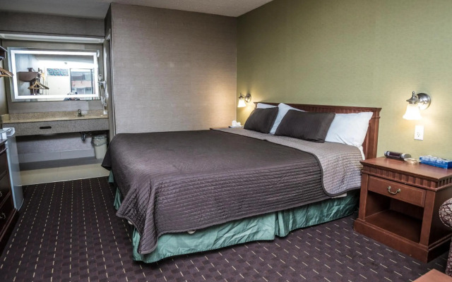 Mississauga Gate Inn