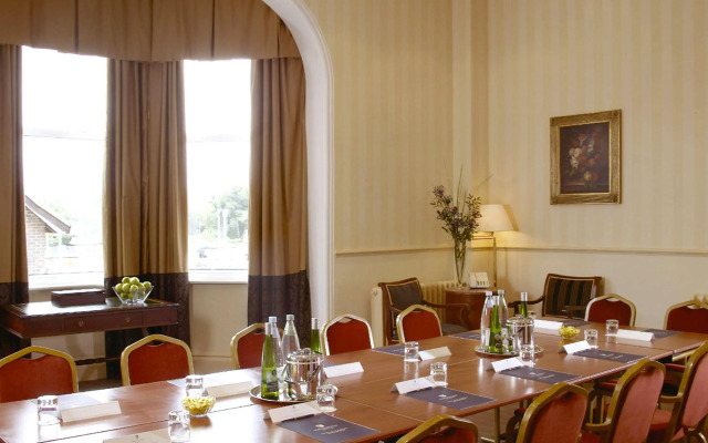 Bush Hotel Farnham