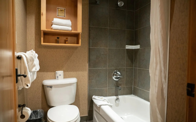 The Fox Hotel and Suites