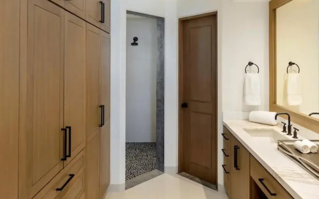 Oceanfront 3bd Penthouse Residence
