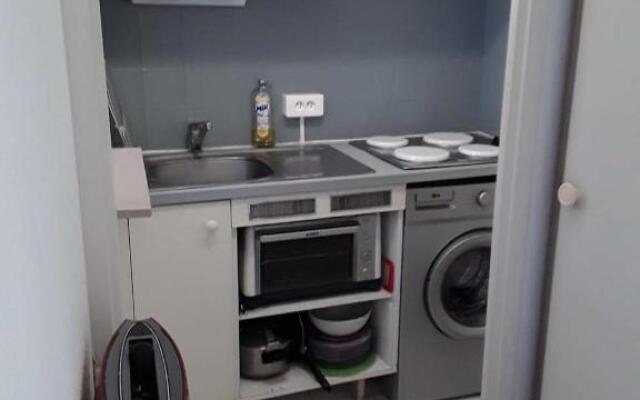 Studio cabine climatisé avec parking au Couchant