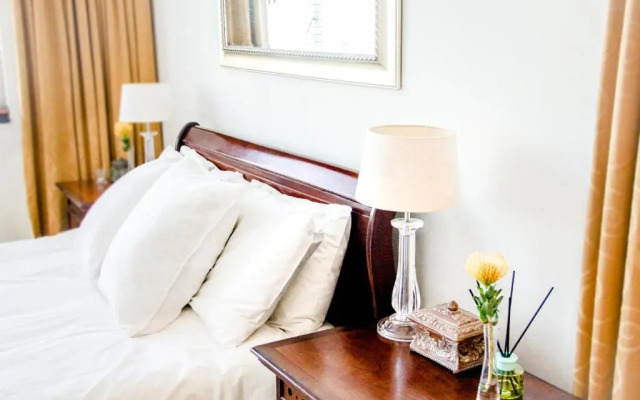 438 St Martini Gardens