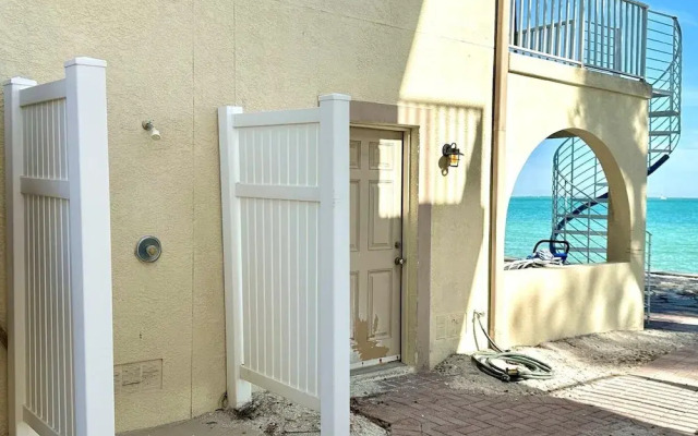 Dolphin Watch 3 Bedroom Home
