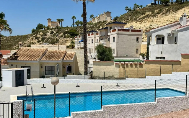 Winter sun apartment with pool access