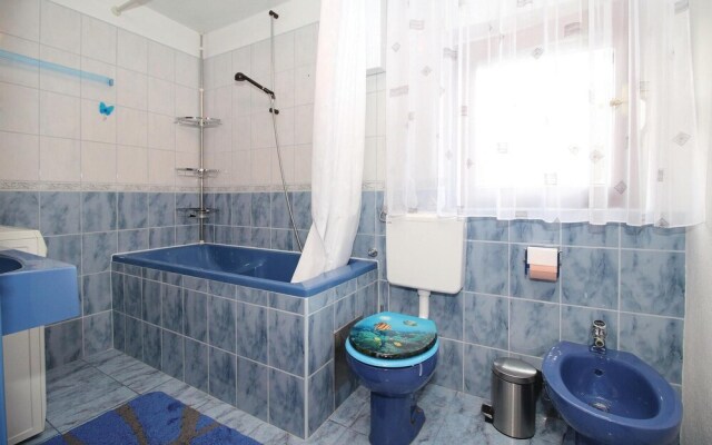 Amazing Home in Kastel Gomilica With Wifi and 3 Bedrooms