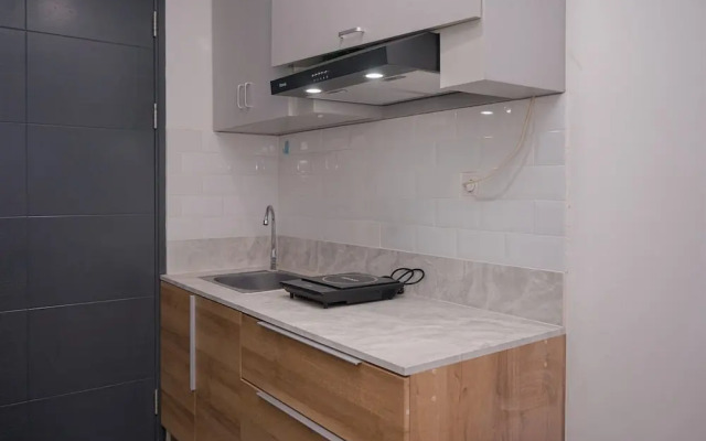 Warm and Spacious Studio Room at Collins Boulevard Apartment