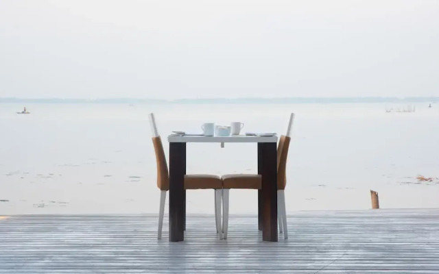 Hush Lagoon 30