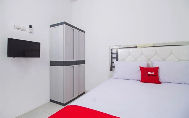 RedDoorz near STAN