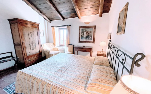 Vicolo - Sleeps 5 With air Con, Wifi, Balcony for Dining and Pool