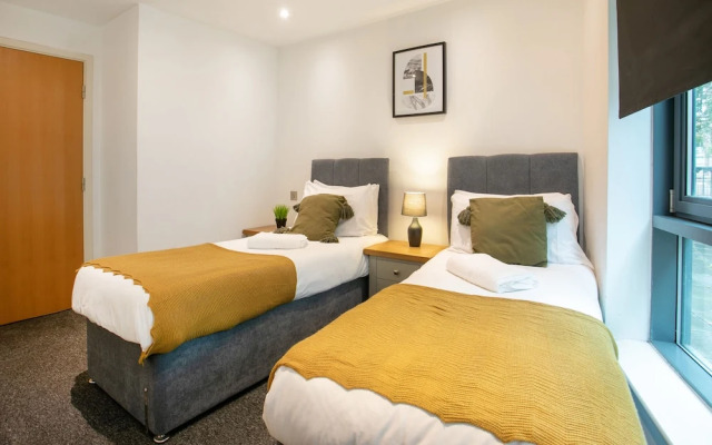 Spacious 2 Bed Parking Close To Centre