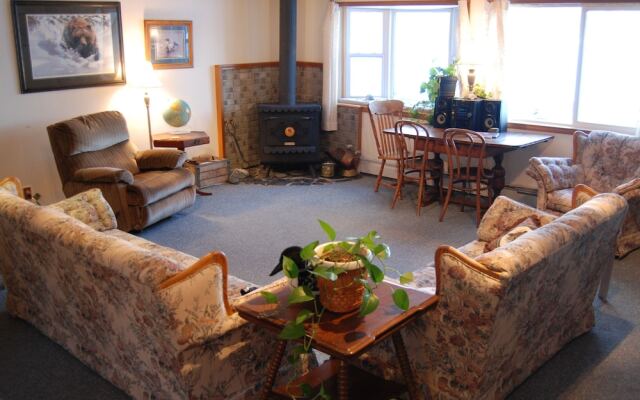 Daniels Lake Lodge B&B