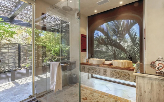 Blue Desert 11 - Casa De La Familia