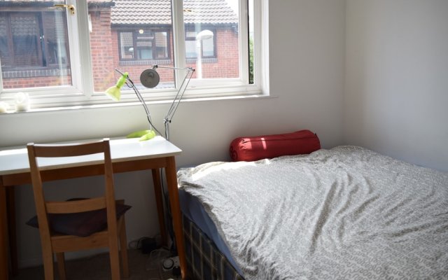 2 Bedroom House Near Canary Wharf