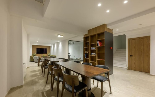Cens Gold Luxury Suites