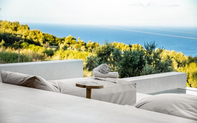 SUOLO di GIOIA Villa with magnificent sea view and infinity pool 18*4m