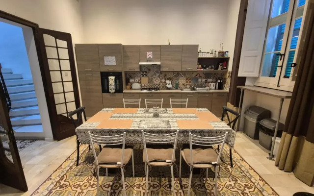Spacious 4-Bedrooms Townhouse in Tas-Sliema