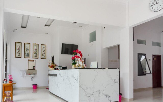 RedDoorz near Jawa Timur Park 3
