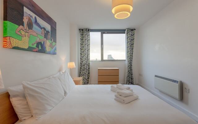 2 Bedroom Apartment in With Views in Shadwells