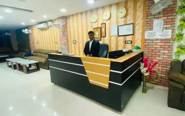 Hotel Paras R Inn