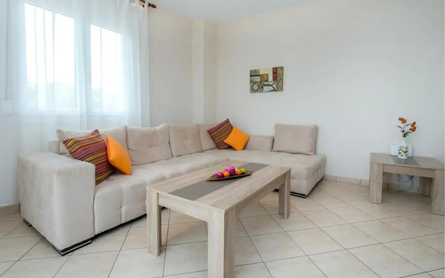 Mantos Apartment