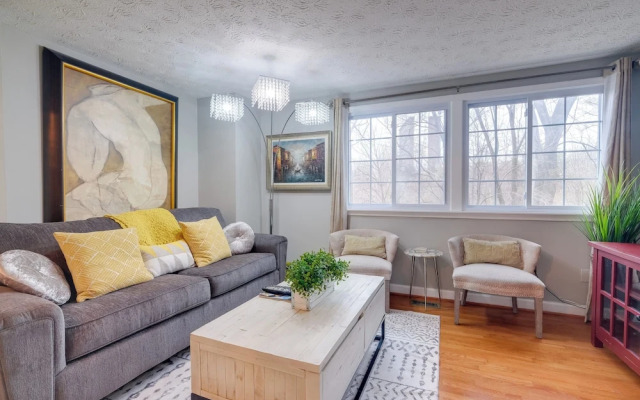Quaint Arlington Vacation Rental w/ Patio!