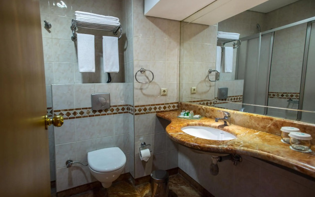 Usta Park Hotel
