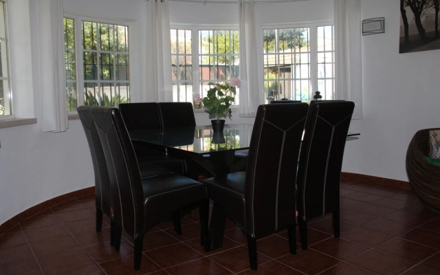 Sesimbra Stylish Villa by Homing