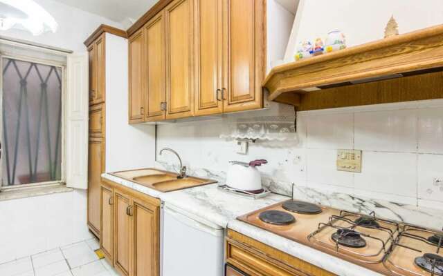 Comfortable Trastevere Apartment, Wifi, Parking
