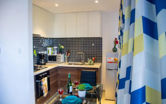 ASTORIA 1BDR with a gym&pool with views