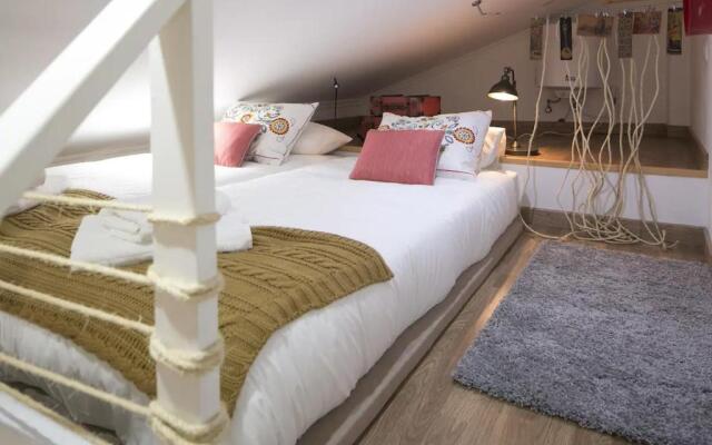 Central Mezzanine Studio by Timelystay