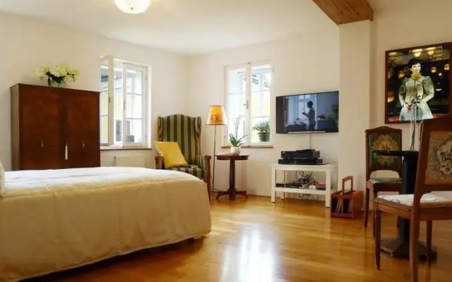 Artist's Altstadt-Apartment Salzburg