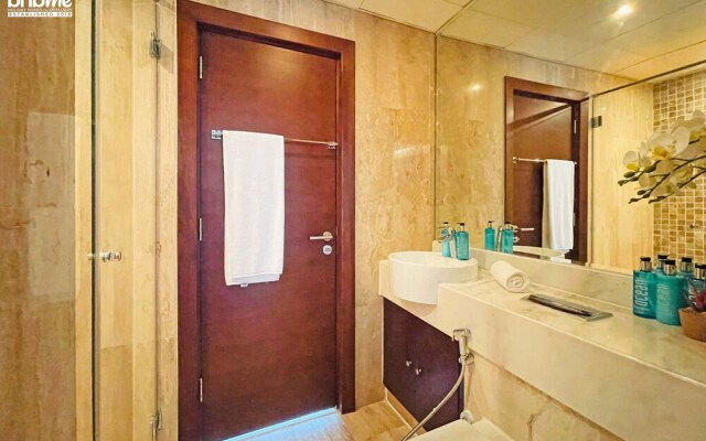 bnbme | U Bora Towers | 3 + Maids