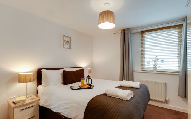 Base Serviced Apartments - The Docks