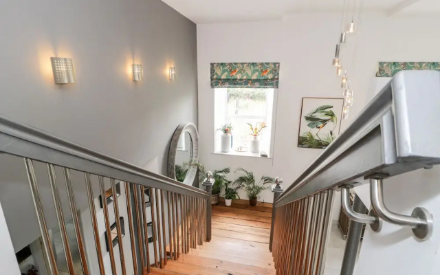 Capel Mawr, Basement 19