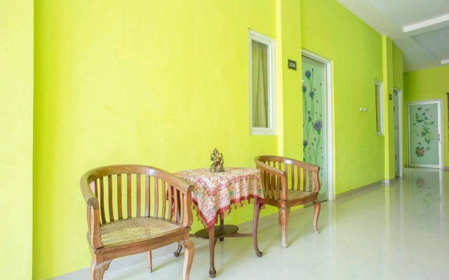 RedDoorz near Pramuka