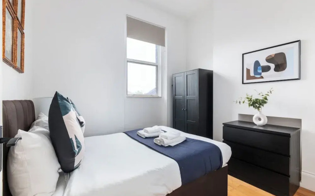 Tranquil City Apartment in London