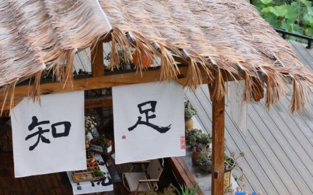 Yewang Su Lake View Light Luxury Hostel