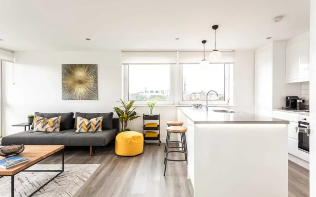 Bright London Bridge Apartment