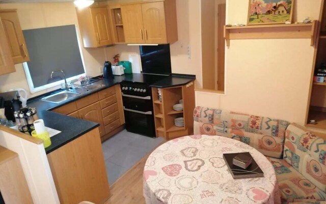 Delightful 3-bed Caravan With Fireplace, Wifi, BBQ