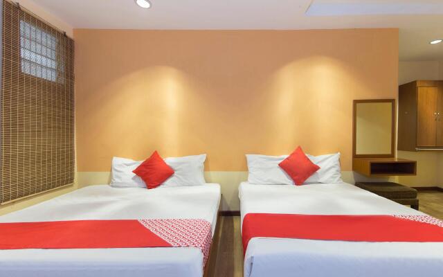 OYO 415 Straits Settlement Inn