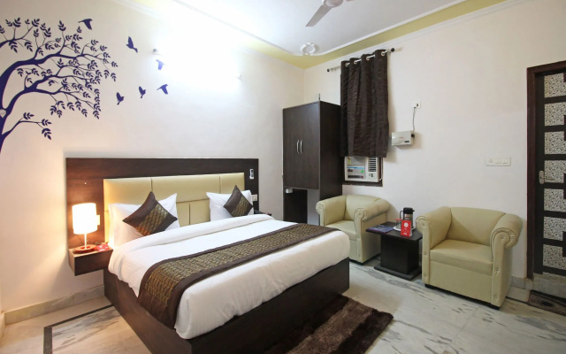 OYO Flagship 5179 Hotel Noida Saffron
